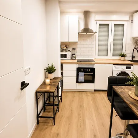 Cornelia 31: Tu Hogar En Διαμέρισμα